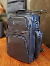 Afbeelding in Gallery-weergave laden, Tumi Alpha brief case black leather Backpack
