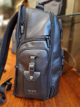 Afbeelding in Gallery-weergave laden, Tumi Alpha brief case black leather Backpack