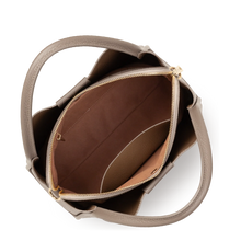 Afbeelding in Gallery-weergave laden, Lancaster Ida double M handbag lichtgrijs