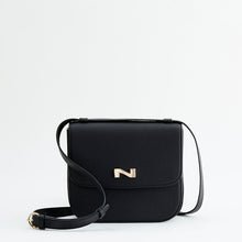 Afbeelding in Gallery-weergave laden, Nathan-Baume Penelope N261 40-01 – Luxe leren crossbodytas met klep zwart