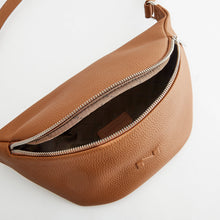 Load image into Gallery viewer, Nathan Baume Large Derby N261-1022 Ritsheup-/Bum Bag Cognac