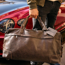 Afbeelding in Gallery-weergave laden, Cristiano large model travel bag in destroyed leather - Arthur & Aston 62-1069-CHAT