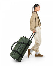 Afbeelding in Gallery-weergave laden, Eastpak EK0A5BL1 Duffel Pack Wheel M – Tarp Forest