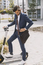 Afbeelding in Gallery-weergave laden, MAverick Lederen messengerbag met laptopbescherming 15’6"