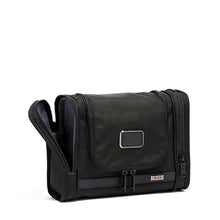 Afbeelding in Gallery-weergave laden, Tumi Alpha Hanging Travel Kit black