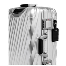 Afbeelding in Gallery-weergave laden, Tumi 19 Degree Aluminium International Expandable Carry-On silver