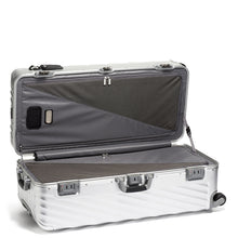 Afbeelding in Gallery-weergave laden, Tumi 19 Degree Aluminium Rolling Trunk silver