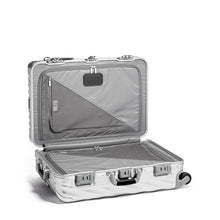 Afbeelding in Gallery-weergave laden, Tumi 19 Degree Aluminium Short Trip Packing Case silver