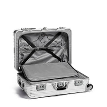 Afbeelding in Gallery-weergave laden, Tumi 19 Degree Aluminium Short Trip Packing Case silver