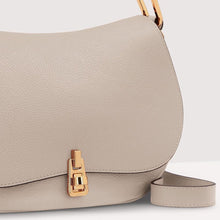 Afbeelding in Gallery-weergave laden, COCCINELLE MAGISCH Medium Handtas Beige
