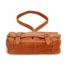 Afbeelding in Gallery-weergave laden, ARTHUR AND ASTON SCHOUDERTAS MET KLEP PAUL LEER COGNAC