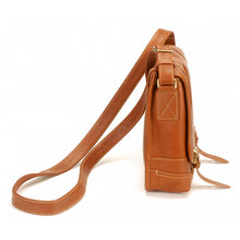Afbeelding in Gallery-weergave laden, ARTHUR AND ASTON SCHOUDERTAS MET KLEP PAUL LEER COGNAC