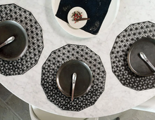Load image into Gallery viewer, Chilewich - Placemat Kaleidoscope Black