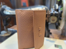 Afbeelding in Gallery-weergave laden, Nathan Baume Tri-fold Wallet Setter
