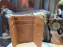 Afbeelding in Gallery-weergave laden, Nathan Baume Tri-fold Wallet Setter
