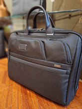 Afbeelding in Gallery-weergave laden, Tumi Alpha large 17"Briefcase Black
