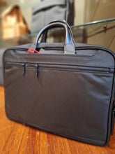 Afbeelding in Gallery-weergave laden, Tumi Alpha large 17"Briefcase Black
