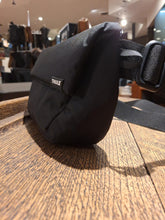 Afbeelding in Gallery-weergave laden, Thule EnRoute Sling Bag 2 L Black
