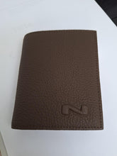 Load image into Gallery viewer, Nathan Baume Bi-fold wallet Regent  (een verfijnde, warme bruintint)
