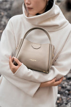 Afbeelding in Gallery-weergave laden, Lancaster Ida Dubbel Kleine handtas Stone
