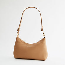 Load image into Gallery viewer, Nathan Baume Tacha Setter
