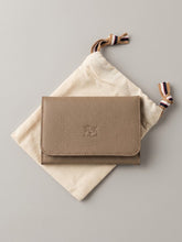 Load image into Gallery viewer, Il Bisonte GALILEO CARD CASE  Light grey
