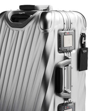 Afbeelding in Gallery-weergave laden, TUMI INTERNATIONAL CARRY-ON Silver 19 DEGREE ALUMINIUM International Carry-On 56 cm
