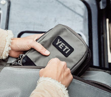 Afbeelding in Gallery-weergave laden, Yeti Crossroads® Middelgroot Cube Grey
