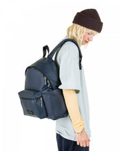 Afbeelding in Gallery-weergave laden, Eastpak DAY PAK'R Trap Navy EK0A5BG4
