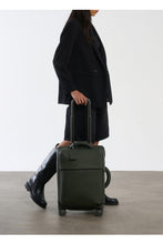 Afbeelding in Gallery-weergave laden, Lipault LOST IN BERLIN CABIN 2.0 DARK MOSS
