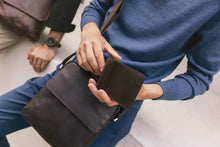 Load image into Gallery viewer, Maverick MAV-MB-001-03 Lederen compacte billfold anti-skim Brown
