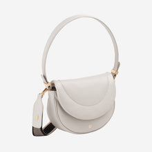 Load image into Gallery viewer, Du Du Panarea Borsa a spalla piccola in pelle trapuntata pearl grey
