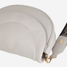 Load image into Gallery viewer, Du Du Panarea Borsa a spalla piccola in pelle trapuntata pearl grey
