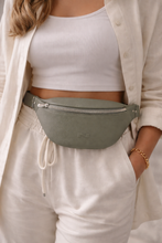 Load image into Gallery viewer, Nathan Baume Large Derby N261-1022 Ritsheup-/Bum Bag Bamboo

