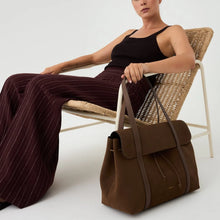 Load image into Gallery viewer, Ann Kurz handtas The Greatest Shopper - Suede Fango
