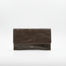 Afbeelding in Gallery-weergave laden, Ann Kurz Thin Clutch - Patent Fango
