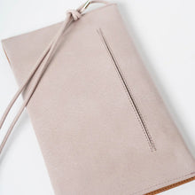 Afbeelding in Gallery-weergave laden, Ann Kurz Thin Clutch - Patent Rosa
